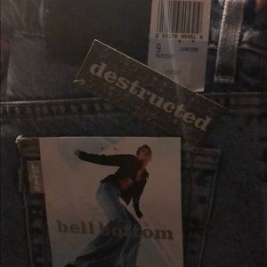 Vintage Levi’s bell bottoms size 9JR medium length